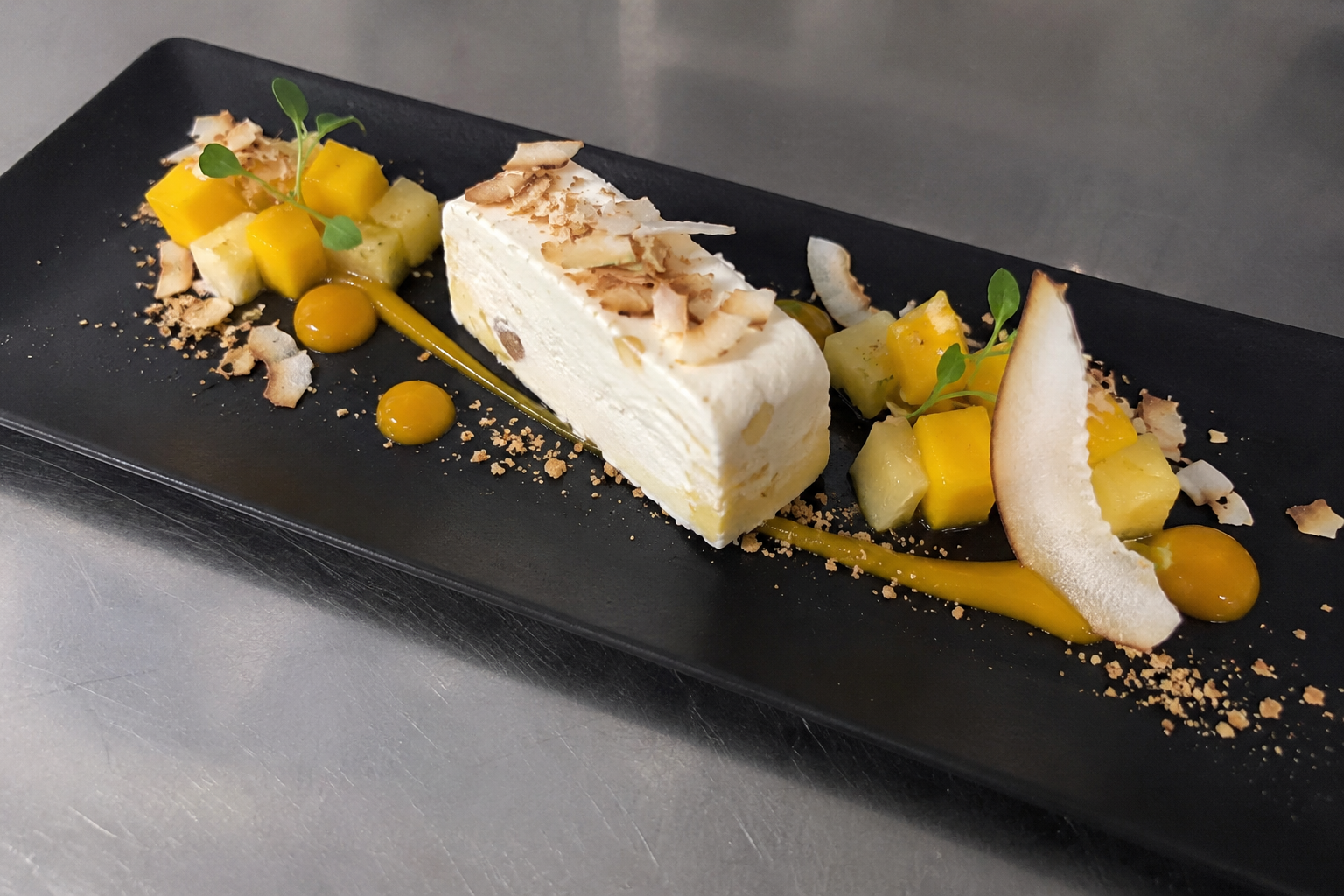 Nougat maison préparé au Restaurant À Table à Jaulnay